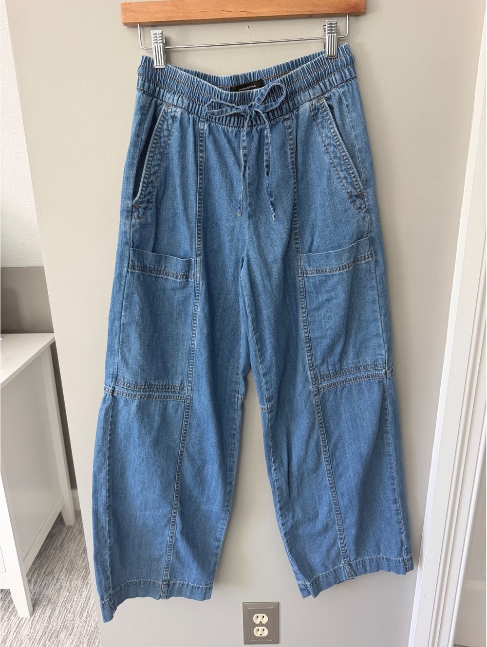 Banana Republic Wide Leg Mid Rise Jeans